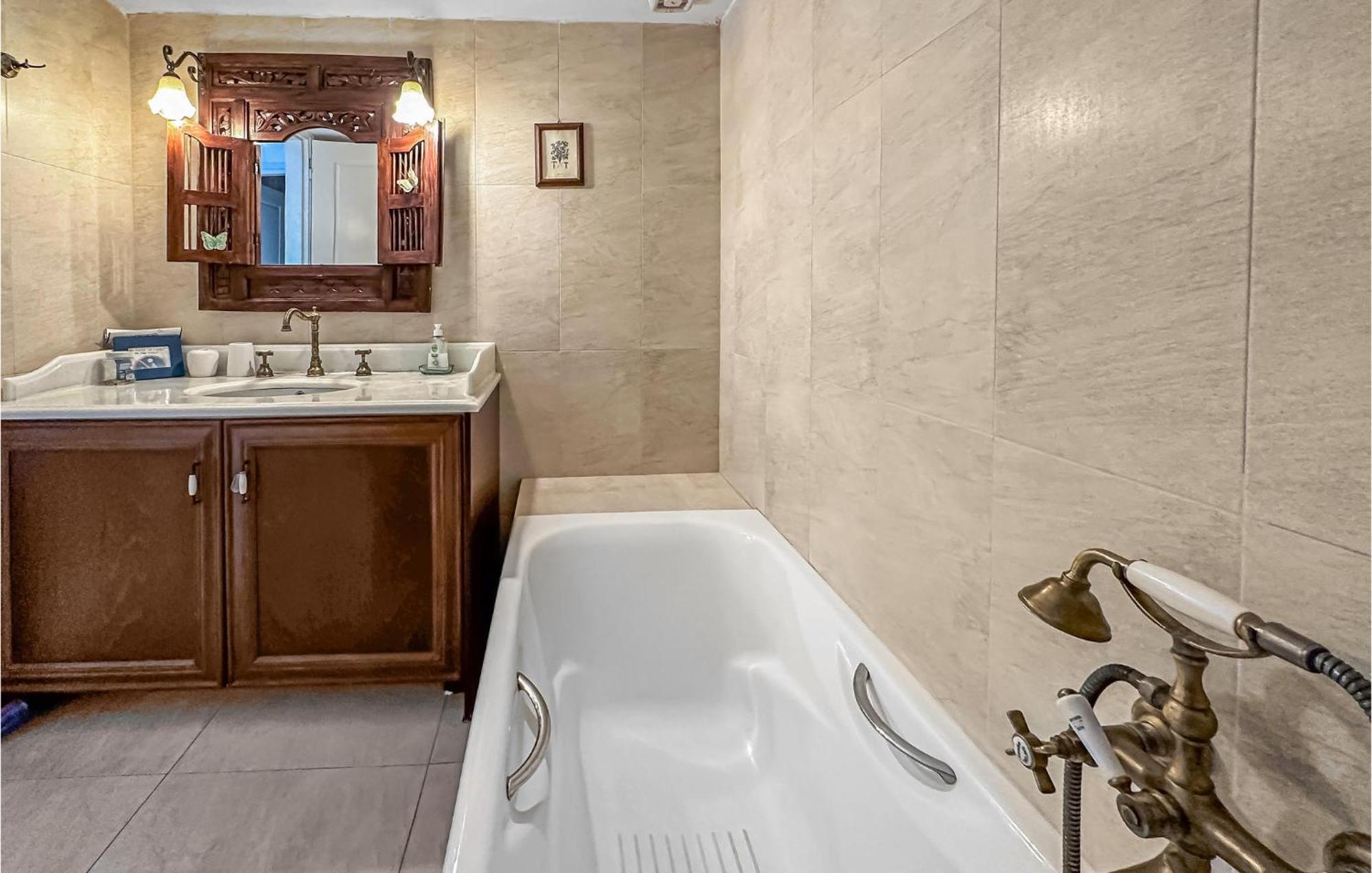 2 Bedroom Lovely Home In Kalamata Bagian luar foto