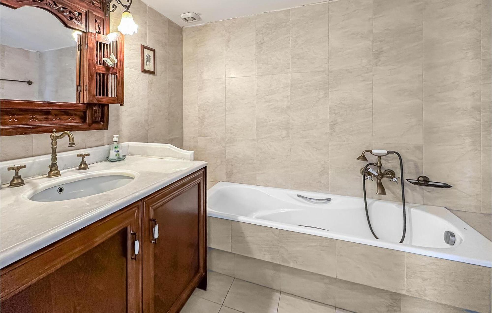 2 Bedroom Lovely Home In Kalamata Bagian luar foto