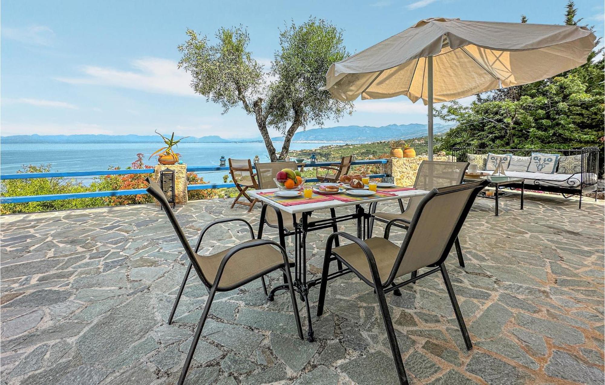 2 Bedroom Lovely Home In Kalamata Bagian luar foto
