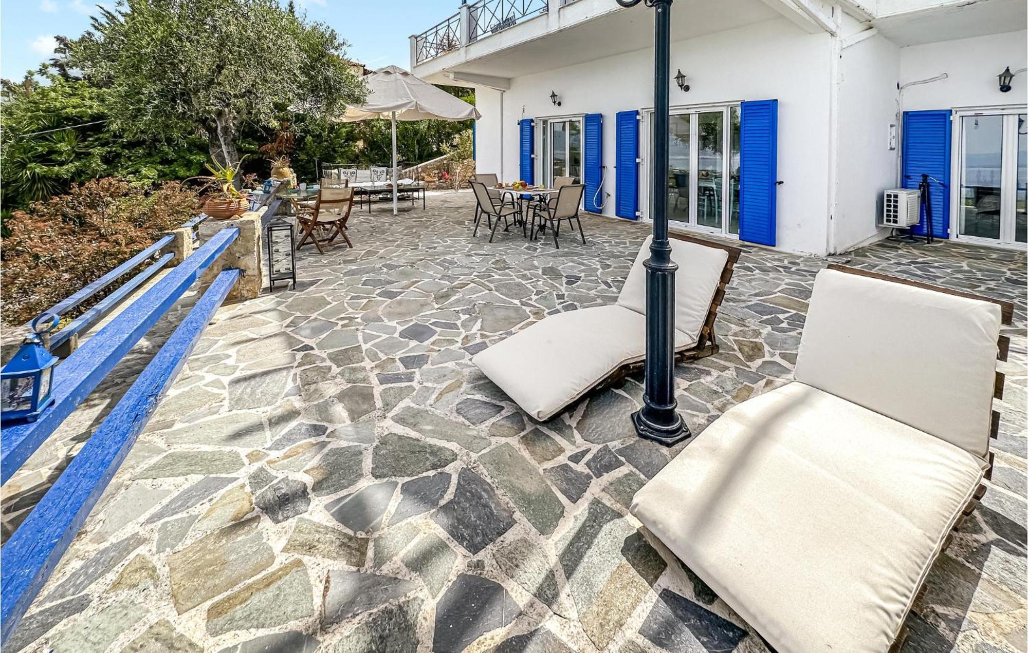 2 Bedroom Lovely Home In Kalamata Bagian luar foto